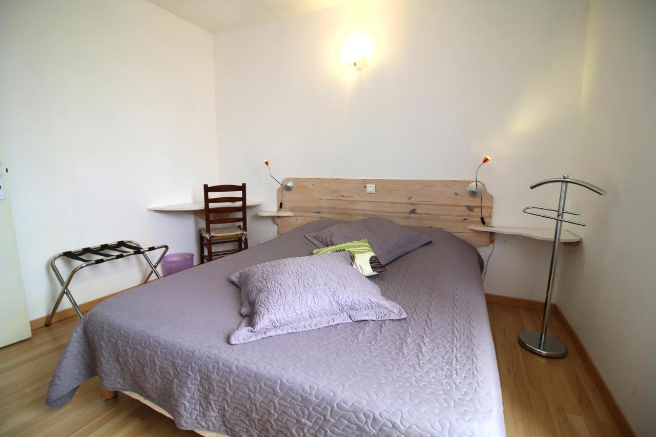 Auberge De La Couronne Lablachère Buitenkant foto