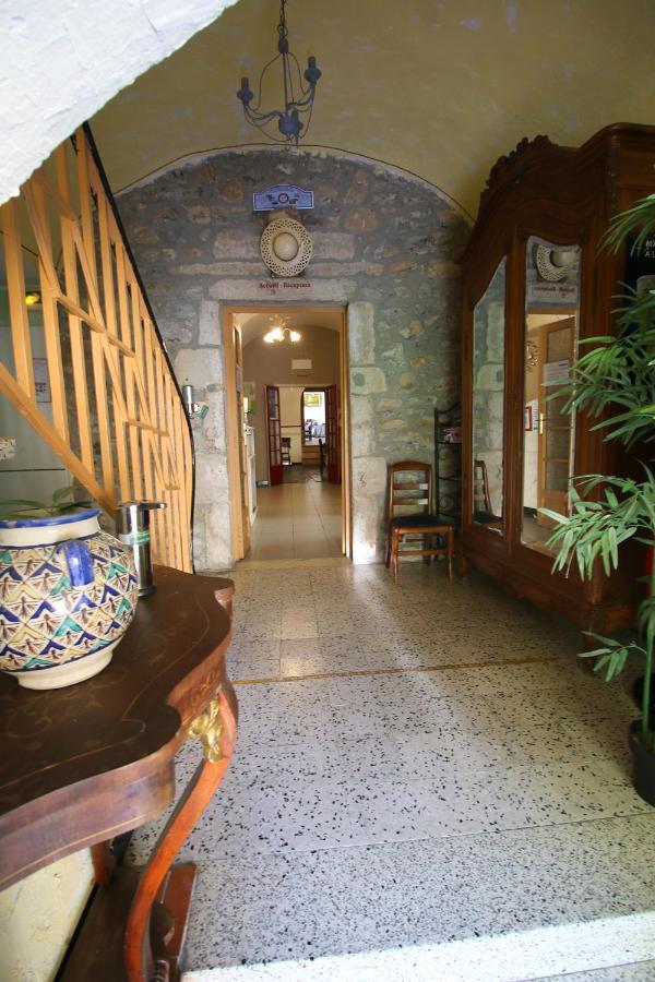 Auberge De La Couronne Lablachère Buitenkant foto
