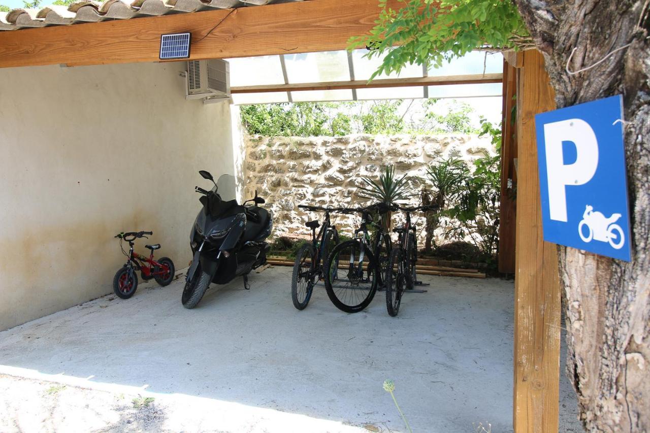 Auberge De La Couronne Lablachère Buitenkant foto