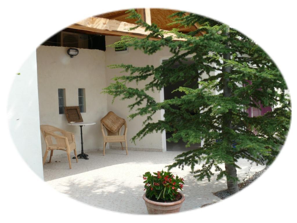 Auberge De La Couronne Lablachère Buitenkant foto