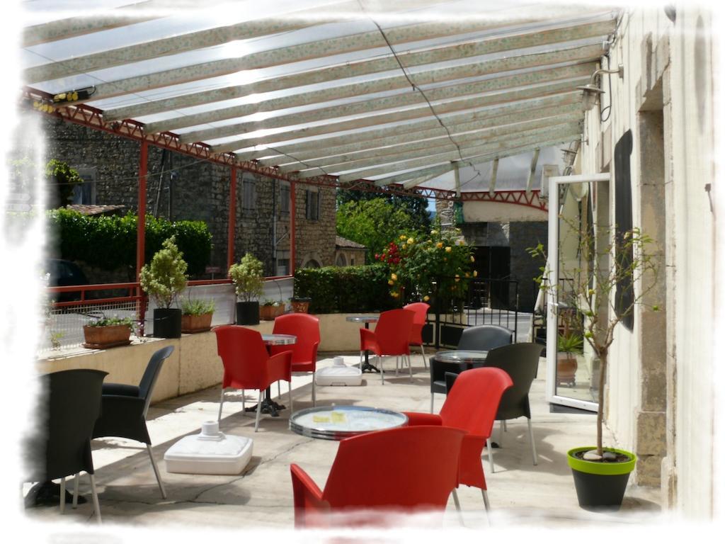 Auberge De La Couronne Lablachère Buitenkant foto