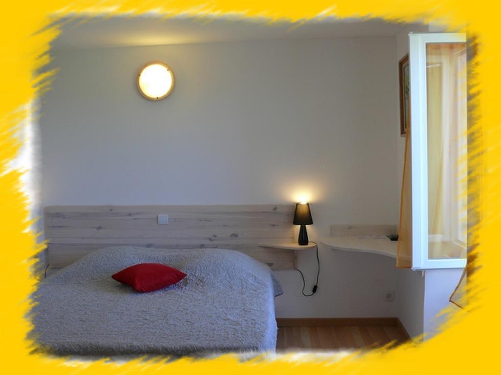 Auberge De La Couronne Lablachère Kamer foto