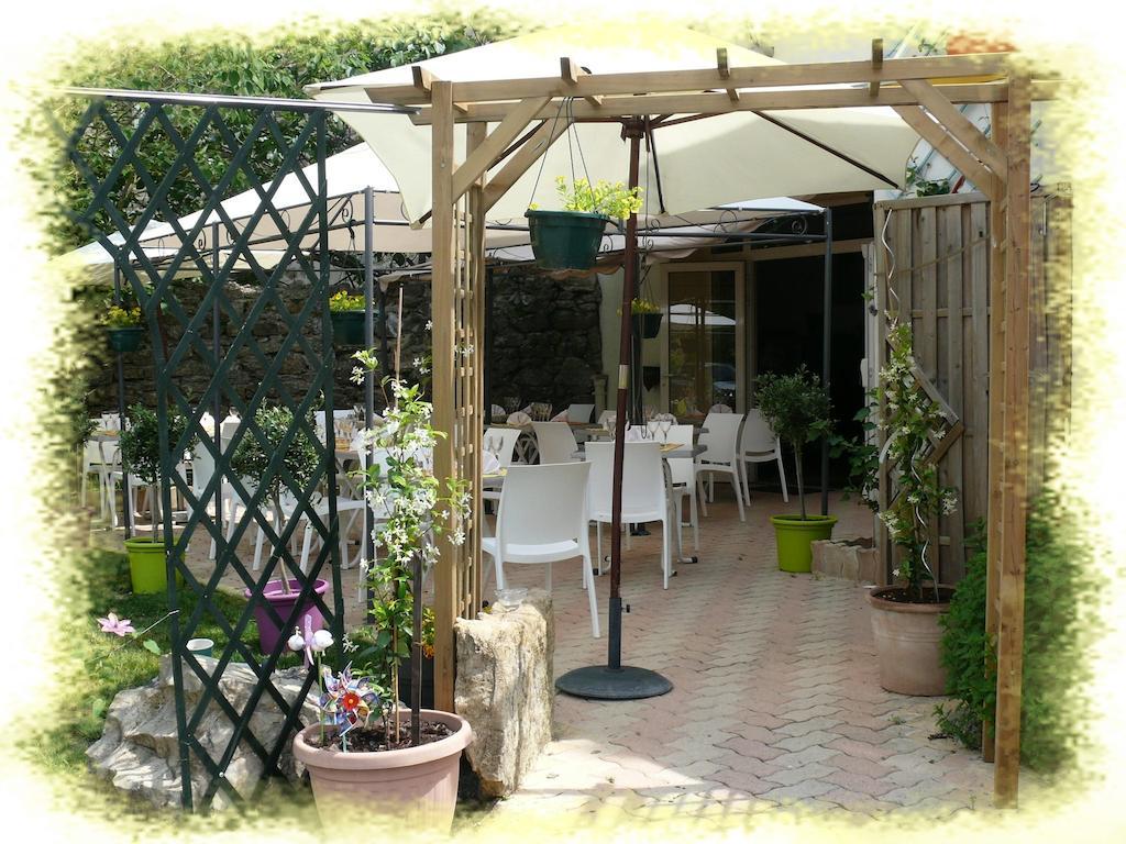 Auberge De La Couronne Lablachère Buitenkant foto